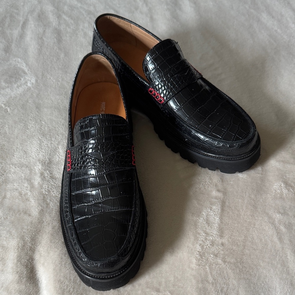 Elegant Black Crocodile Pattern Loafers